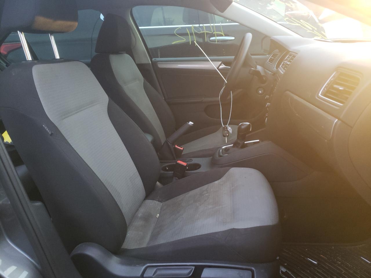 Photo 5 from auction – 2017 VOLKSWAGEN JETTA S with VIN 3VW2B7AJ9HM413012