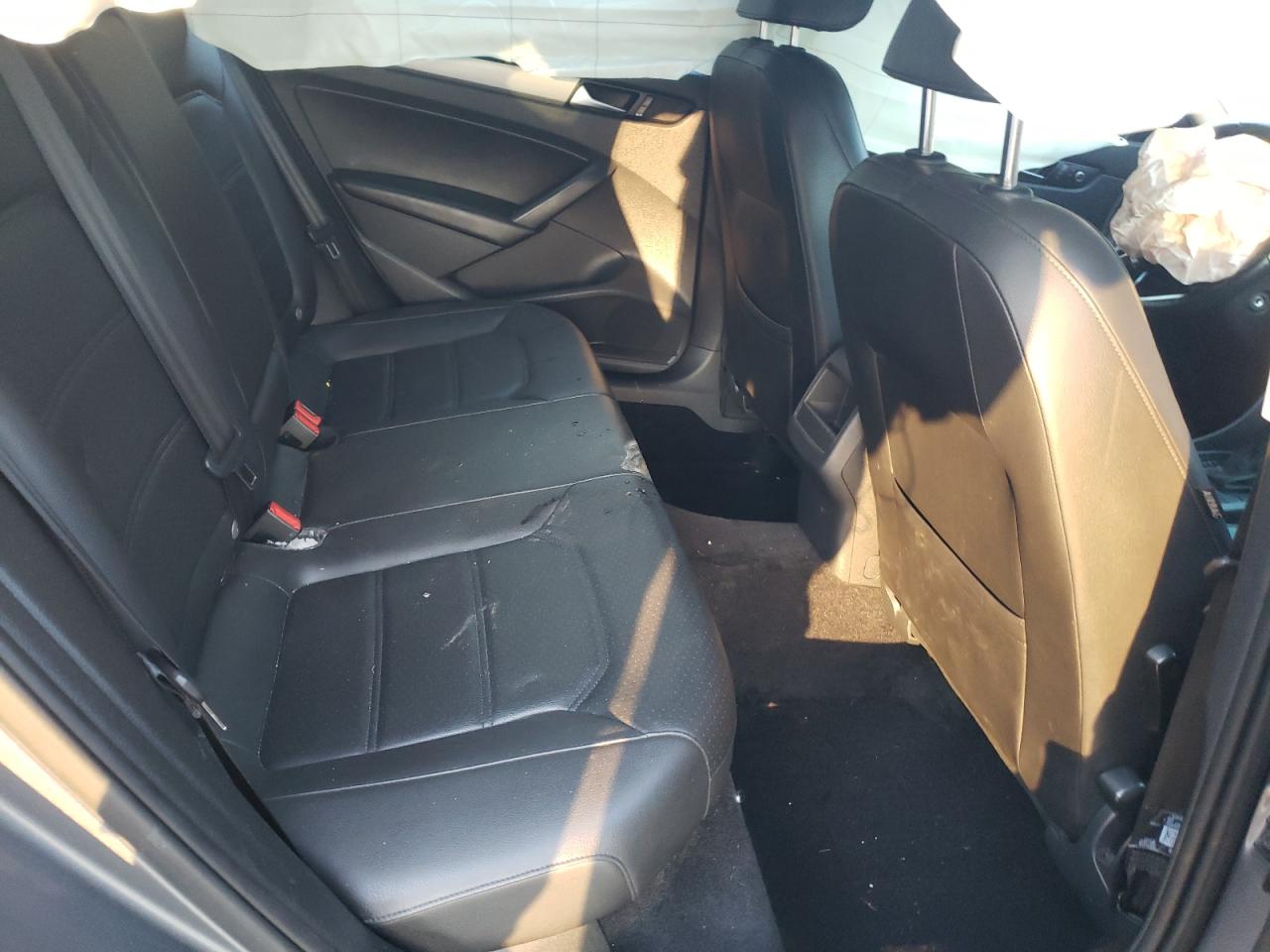 Photo 6 from auction – 2014 VOLKSWAGEN PASSAT S with VIN 1VWAT7A38EC067445