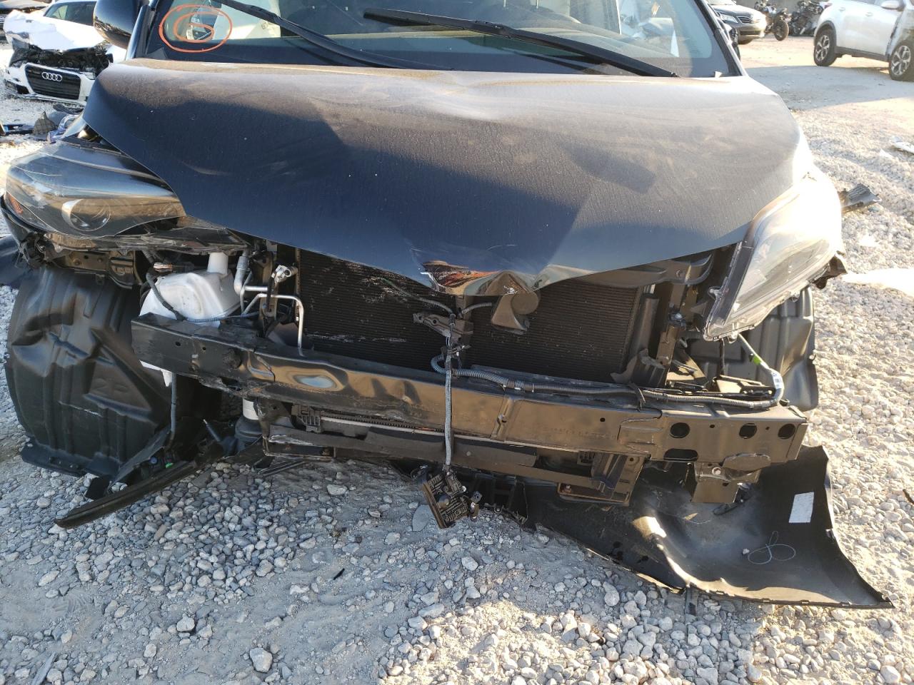 Photo 9 from auction – 2018 TOYOTA SIENNA with VIN 5TDXZ3DC3JS945582