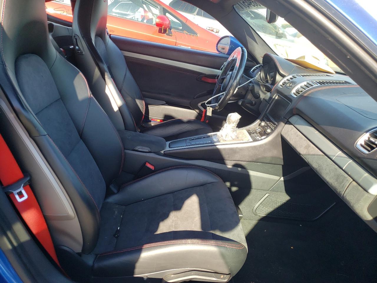 Photo 5 from auction – 2016 PORSCHE CAYMAN GT4 with VIN WP0AC2A85GK197614