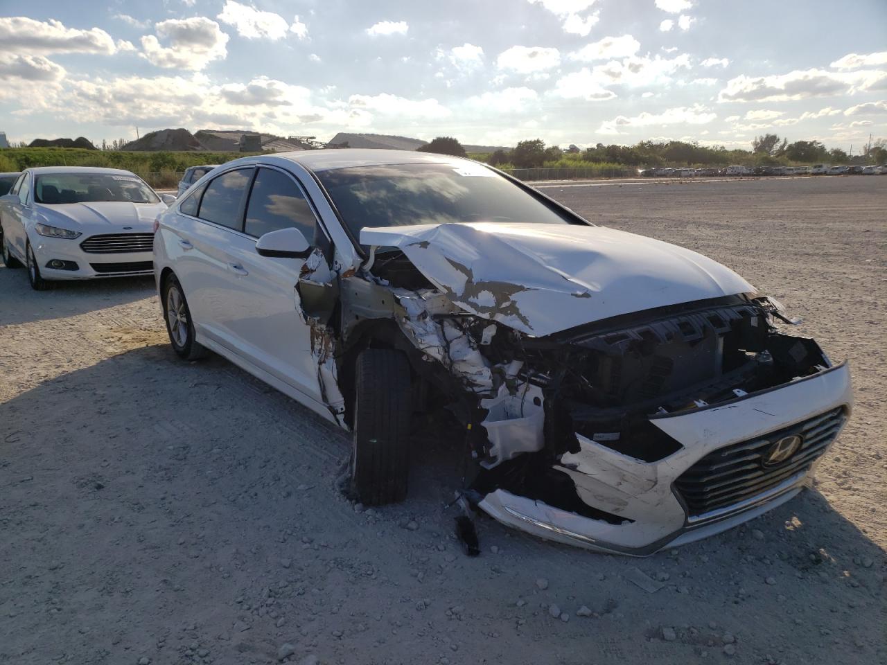 HYUNDAI SONATA SE 2019 with VIN 5NPE24AF7KH765576 - Photo from auction
