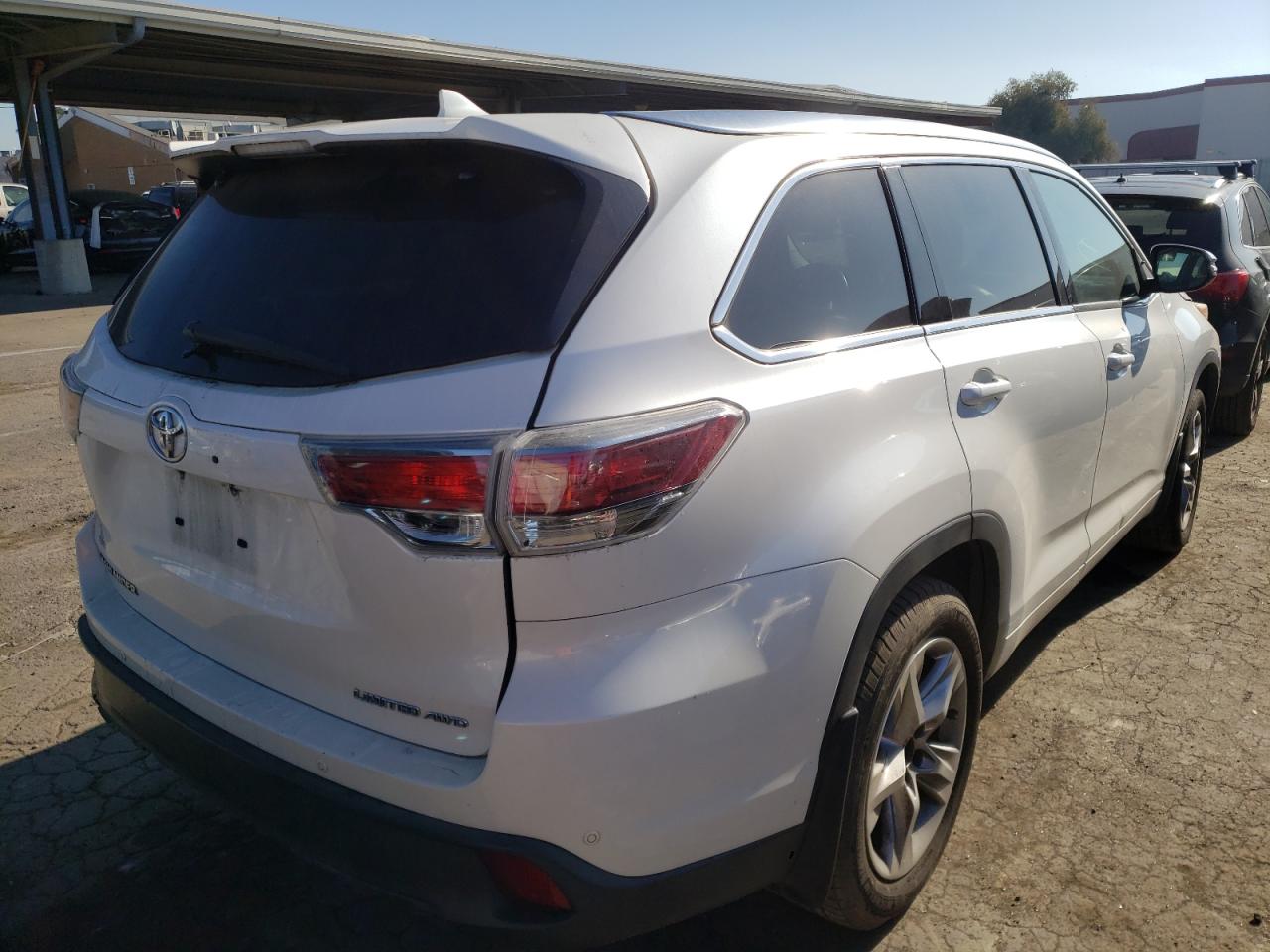 Photo 4 from auction – 2015 TOYOTA HIGHLANDER with VIN 5TDDKRFH2FS075754