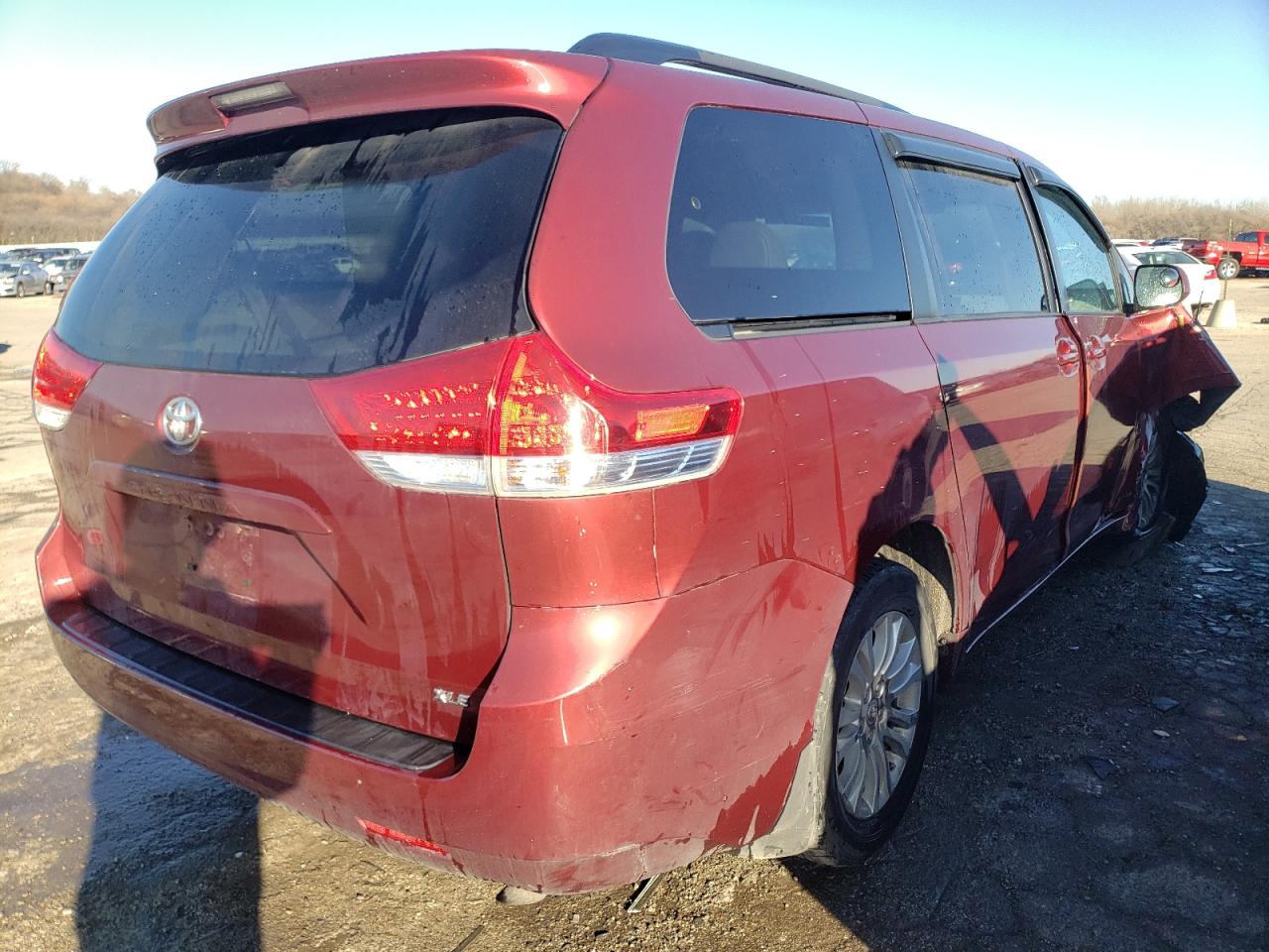 Photo 4 from auction – 2012 TOYOTA SIENNA XLE with VIN 5TDYK3DC9CS223965