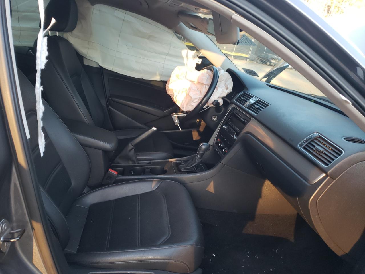 Photo 5 from auction – 2014 VOLKSWAGEN PASSAT S with VIN 1VWAT7A38EC067445