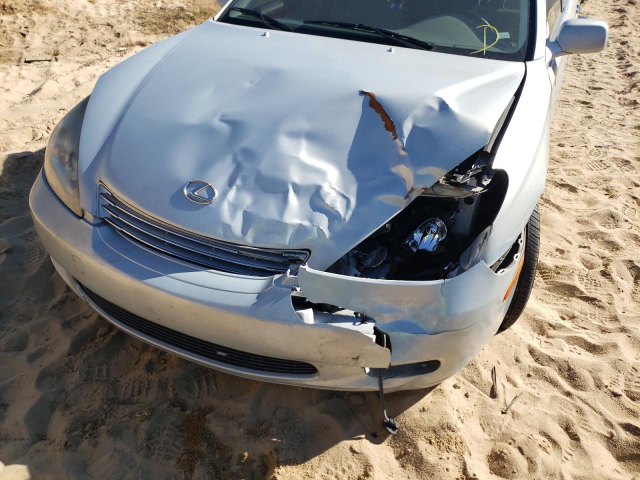Photo 10 from auction – 2002 LEXUS ES 300 with VIN JTHBF30G920015880