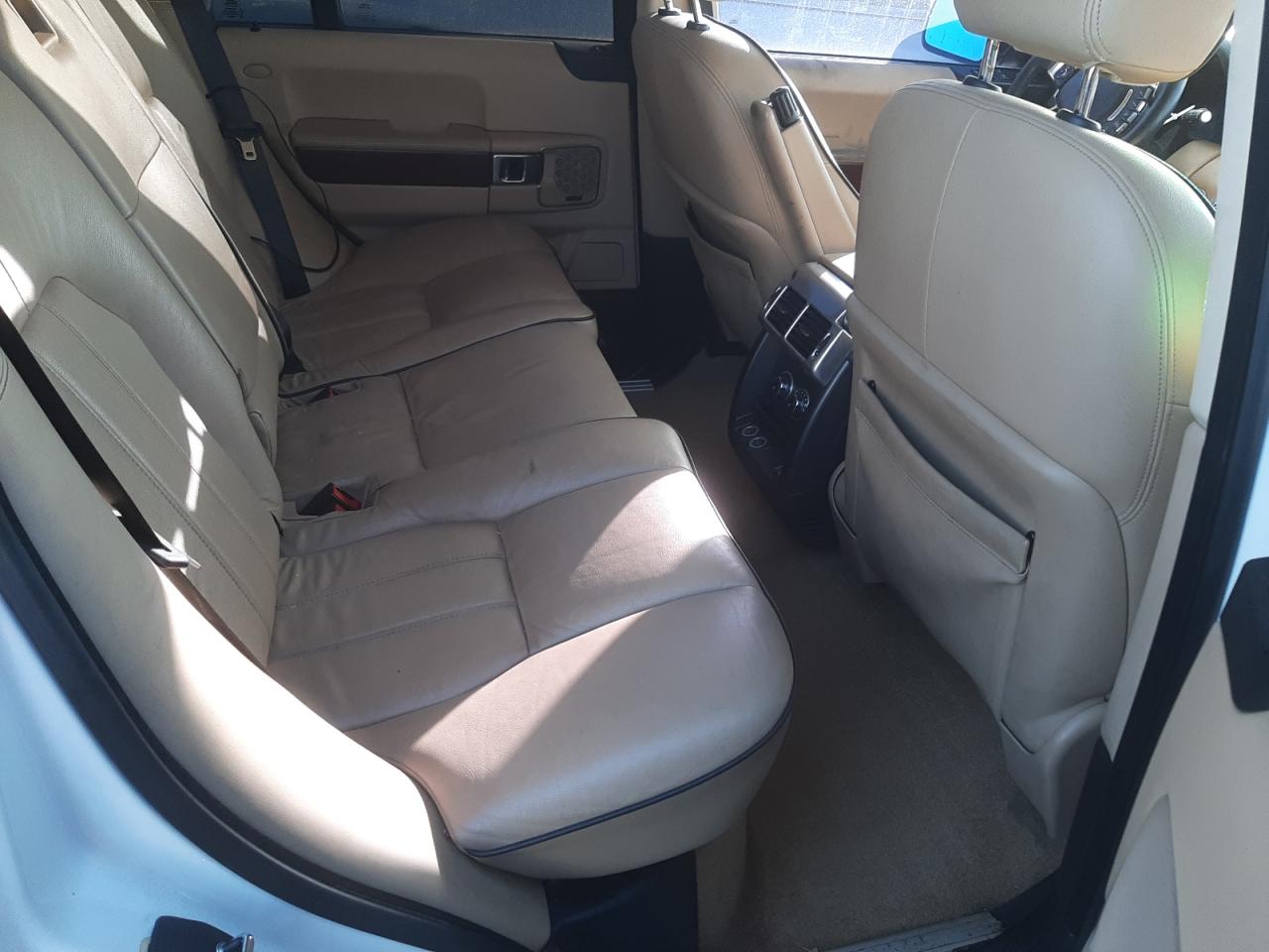 Photo 6 from auction – 2010 LAND ROVER RANGE ROVE with VIN SALME1D46AA321888
