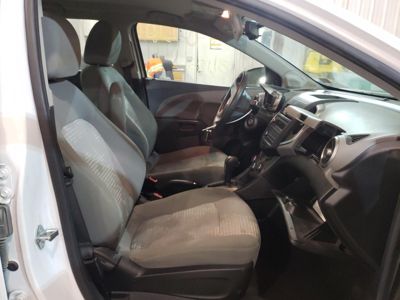 Photo 5 from auction – 2016 CHEVROLET SONIC LS with VIN 1G1JA6SH9G4172031