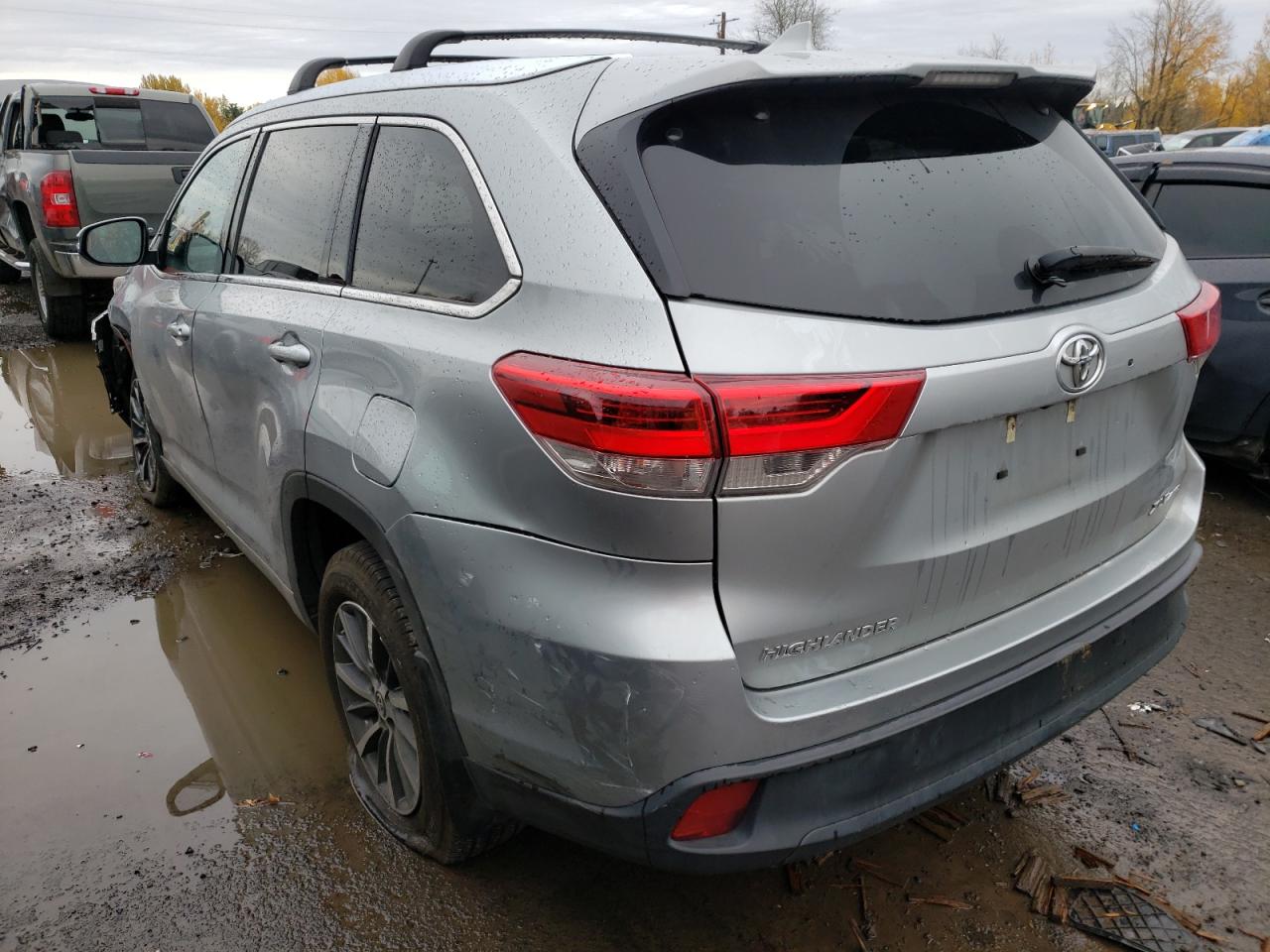 Photo 3 from auction – 2018 TOYOTA HIGHLANDER with VIN 5TDJZRFH5JS534086