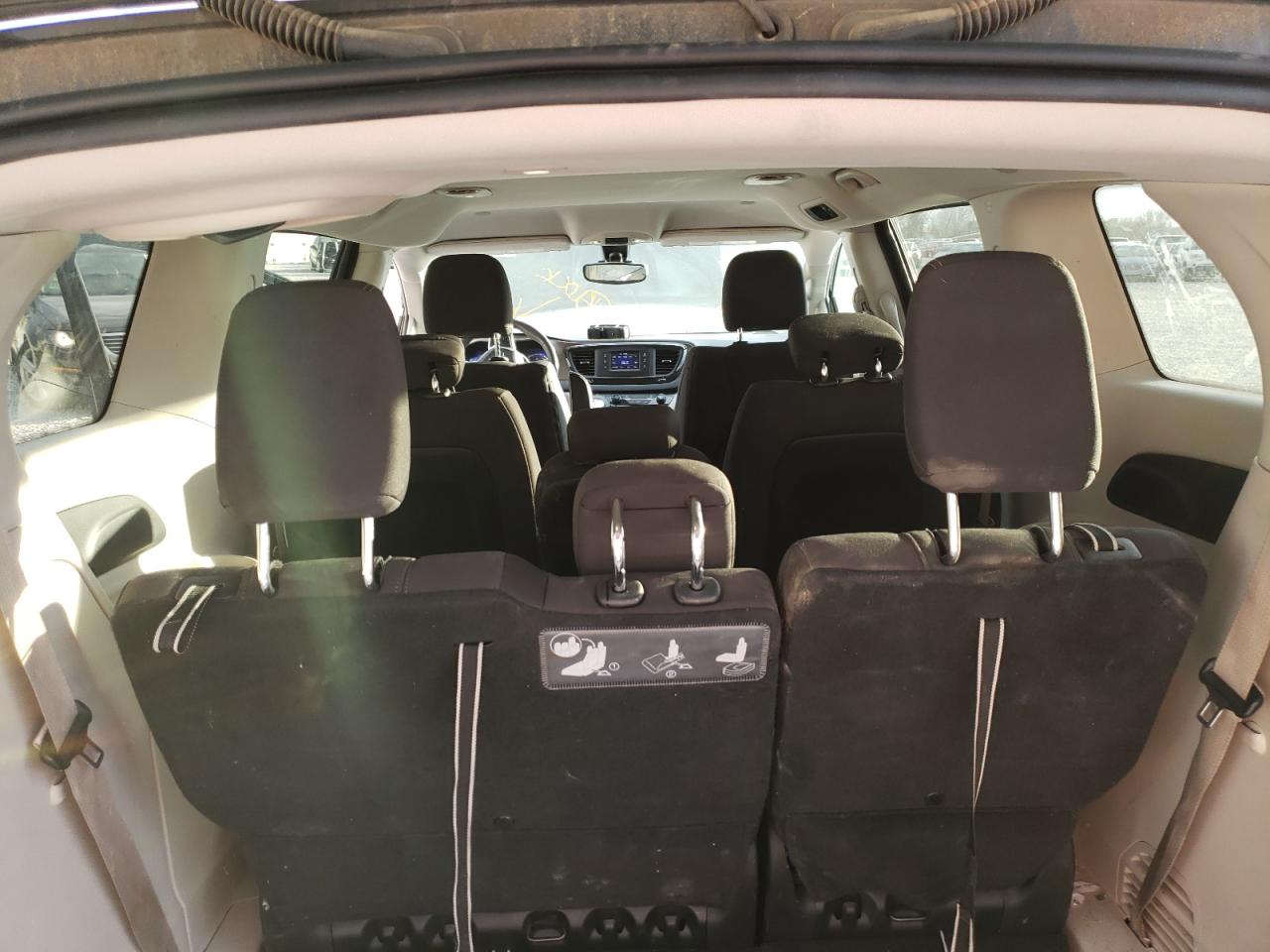 Photo 6 from auction – 2017 CHRYSLER PACIFICA T with VIN 2C4RC1DG1HR747233