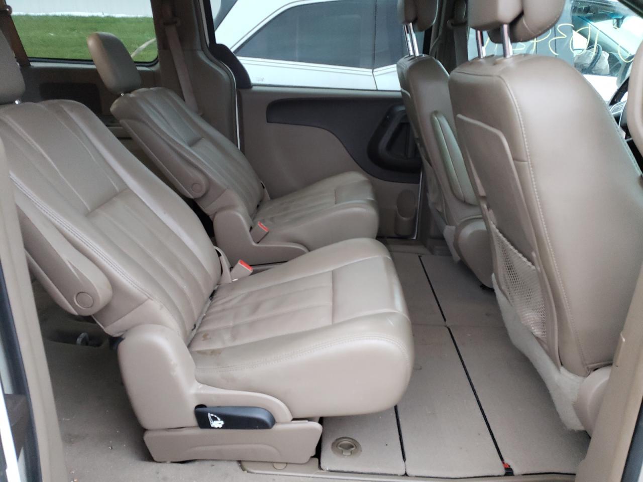 Photo 6 from auction – 2012 CHRYSLER TOWN & COU with VIN 2C4RC1BG2CR188724