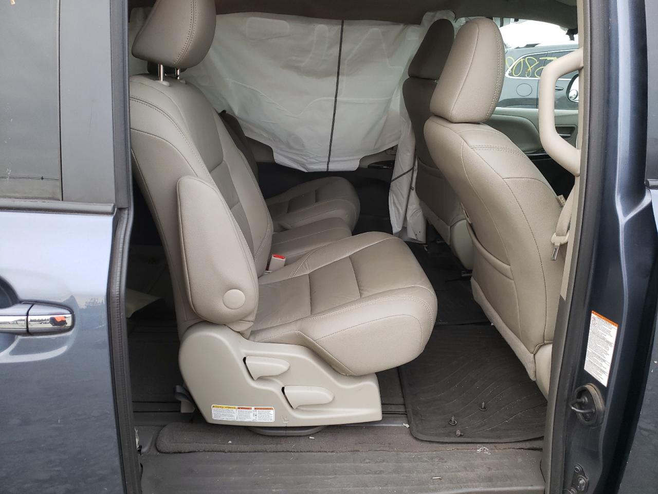 Photo 6 from auction – 2016 TOYOTA SIENNA XLE with VIN 5TDYK3DC2GS739042