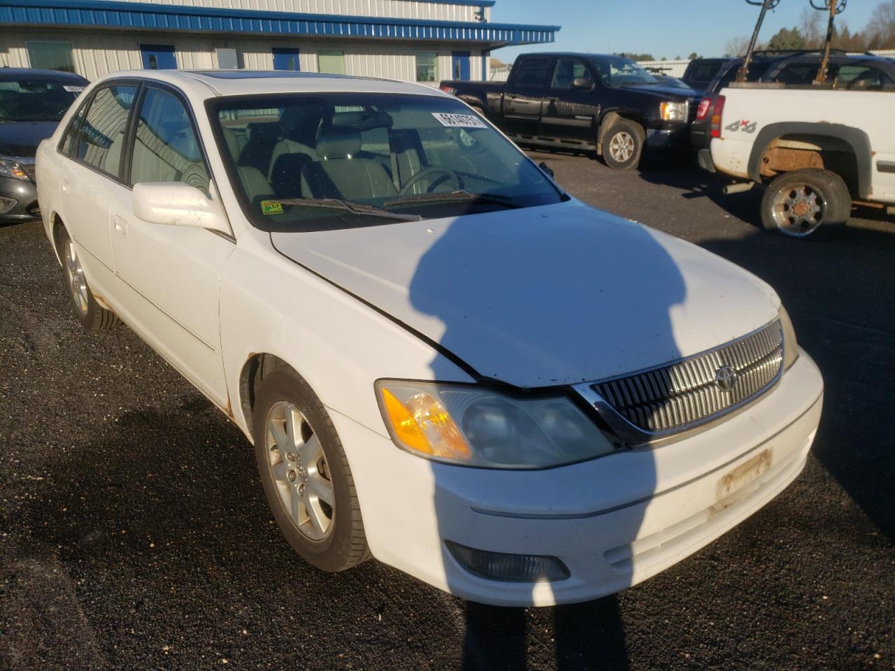 TOYOTA AVALON 2000 with VIN 4T1BF28B4YU007820 - Photo from auction