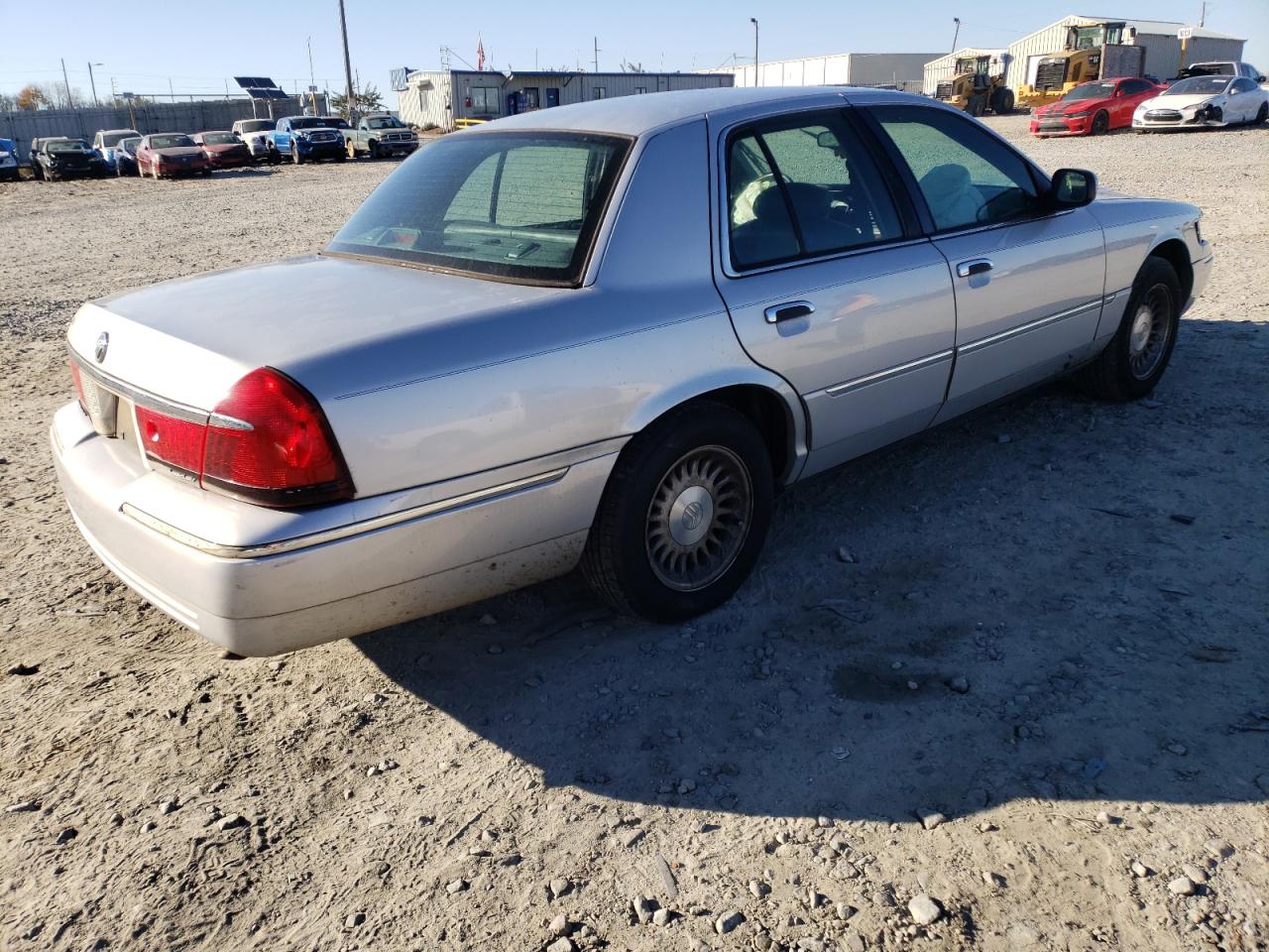 Photo 4 from auction – 2002 MERCURY GRAND MARQ with VIN 2MEFM75WX2X653782