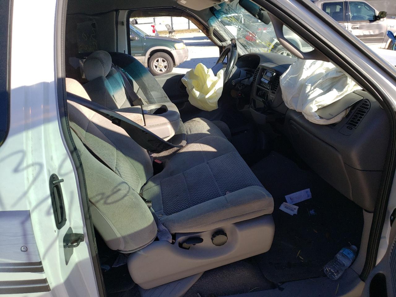 Photo 5 from auction – 2002 FORD F150 with VIN 2FTRX17L12CA11335