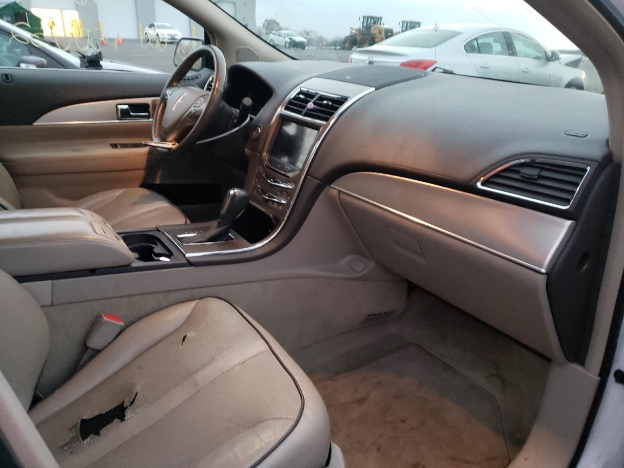Photo 5 from auction – 2011 LINCOLN MKX with VIN 2LMDJ8JK7BBJ21669