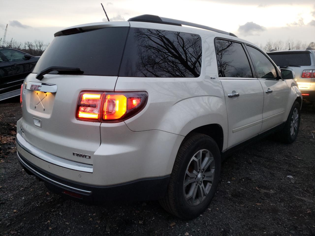 Zdjęcie 4 z aukcji – 2015 GMC ACADIA SLT z VIN 1GKKVRKD2FJ336688