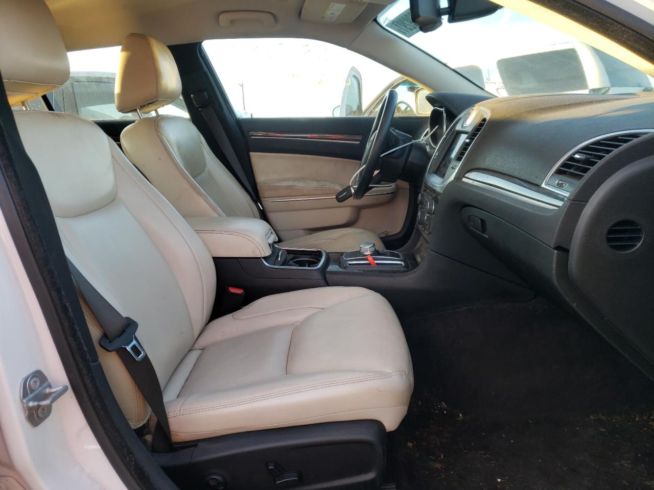 Photo 5 from auction – 2018 CHRYSLER 300 TOURIN with VIN 2C3CCARG5JH280056