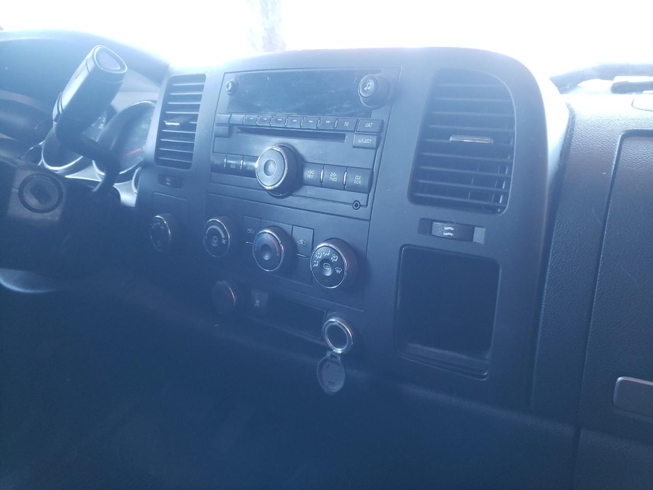 Photo 9 from auction – 2010 CHEVROLET SILVERADO with VIN 1GCSKSE06AZ210901
