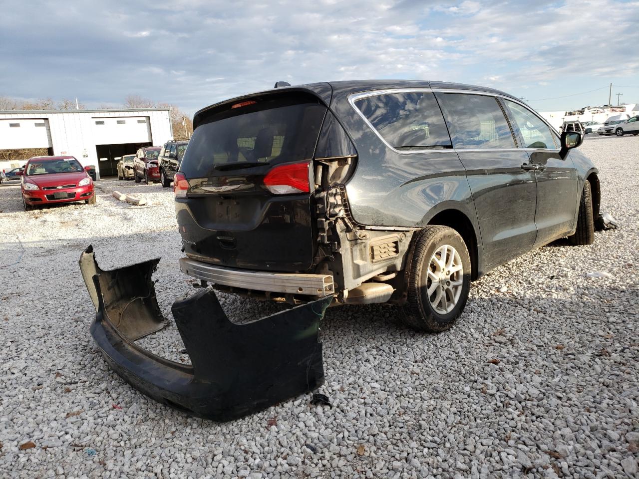 Photo 4 from auction – 2017 CHRYSLER PACIFICA T with VIN 2C4RC1DG1HR747233