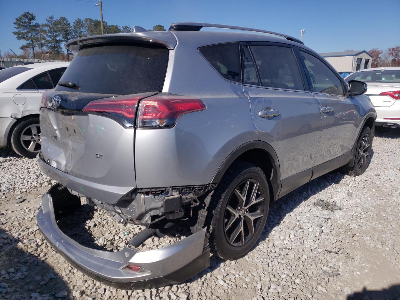 Photo 4 from auction – 2018 TOYOTA RAV4 SE with VIN JTMNFREV9JJ167563
