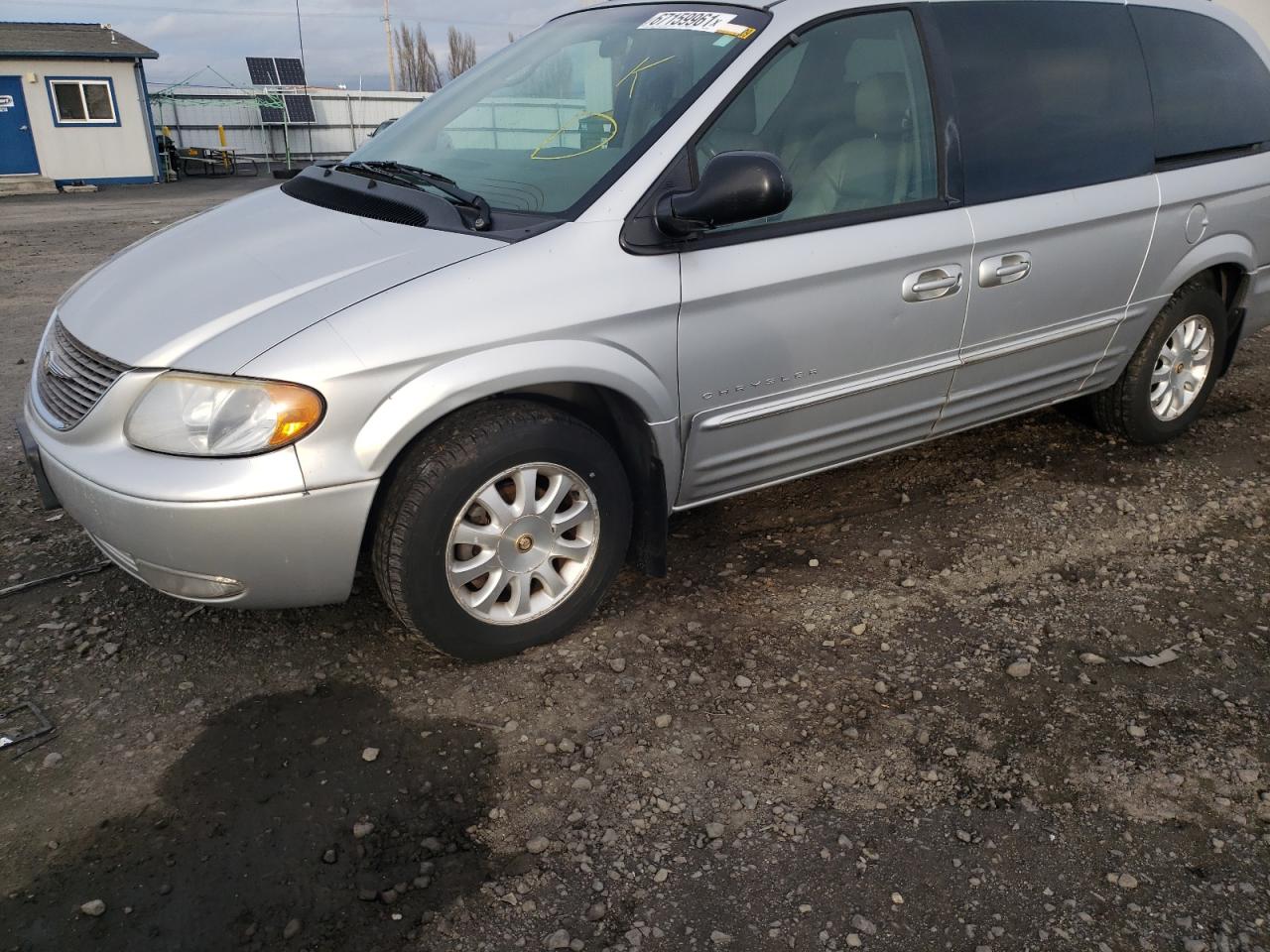 Photo 9 from auction – 2001 CHRYSLER TOWN & COU with VIN 2C8GT54L21R162189