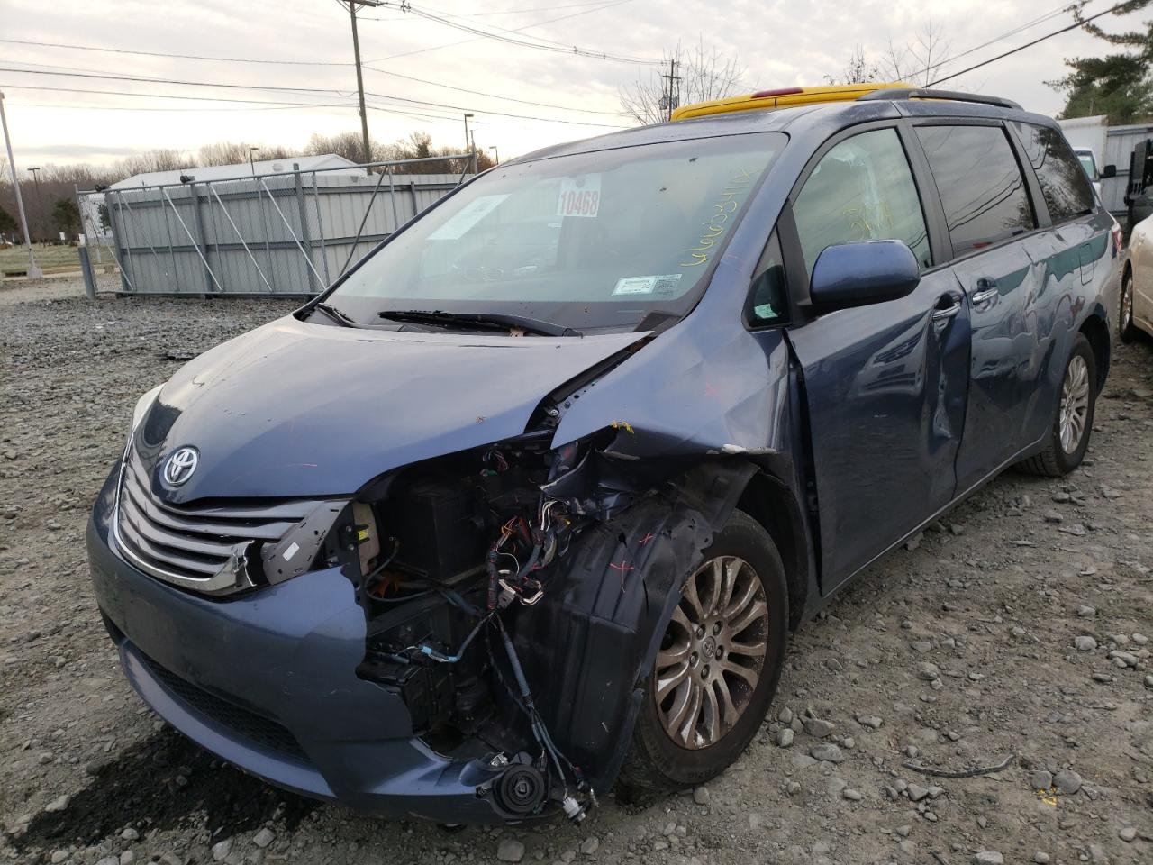 Photo 2 from auction – 2016 TOYOTA SIENNA XLE with VIN 5TDYK3DC2GS739042