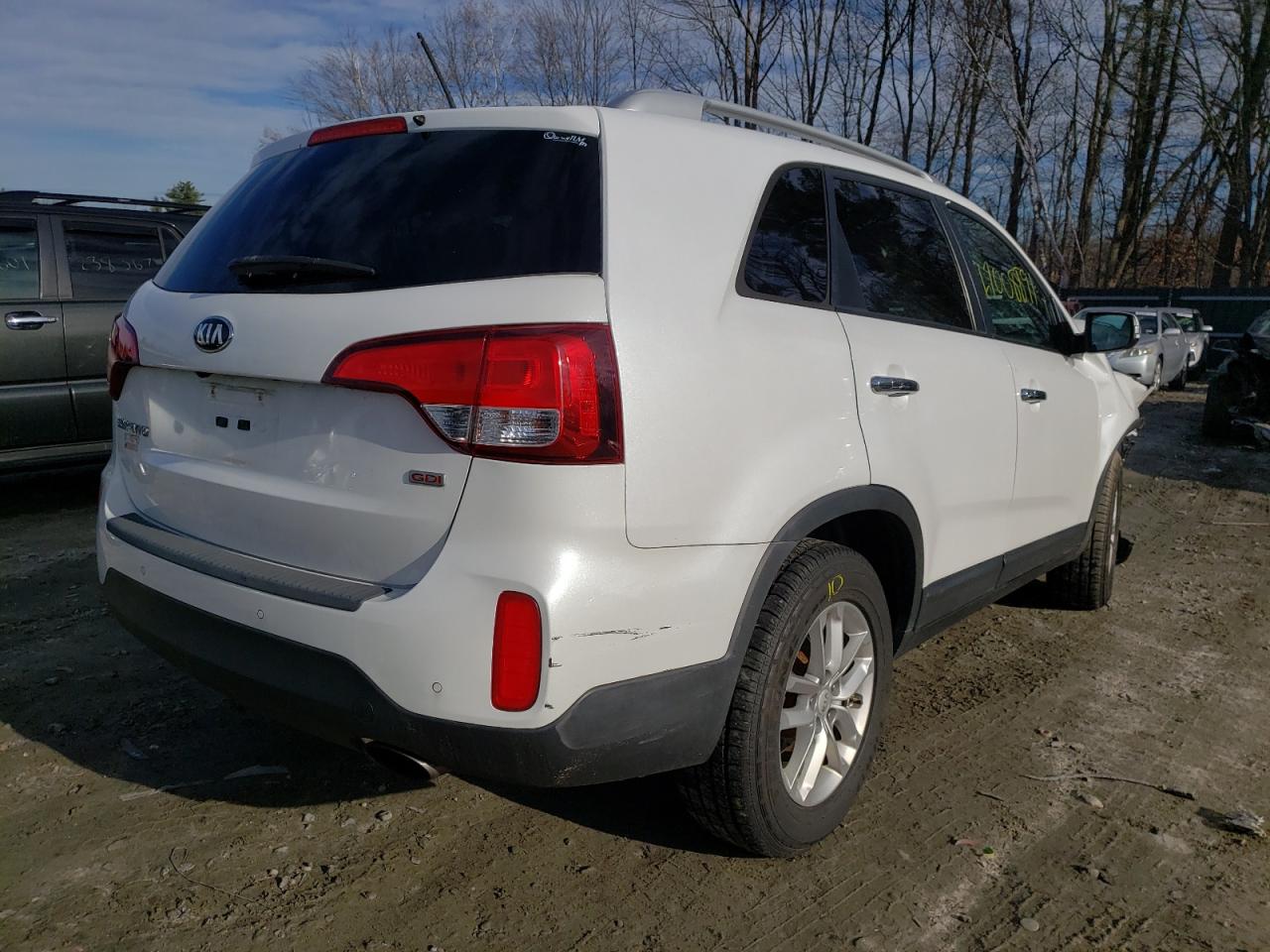Photo 4 from auction – 2014 KIA SORENTO LX with VIN 5XYKT4A74EG514759