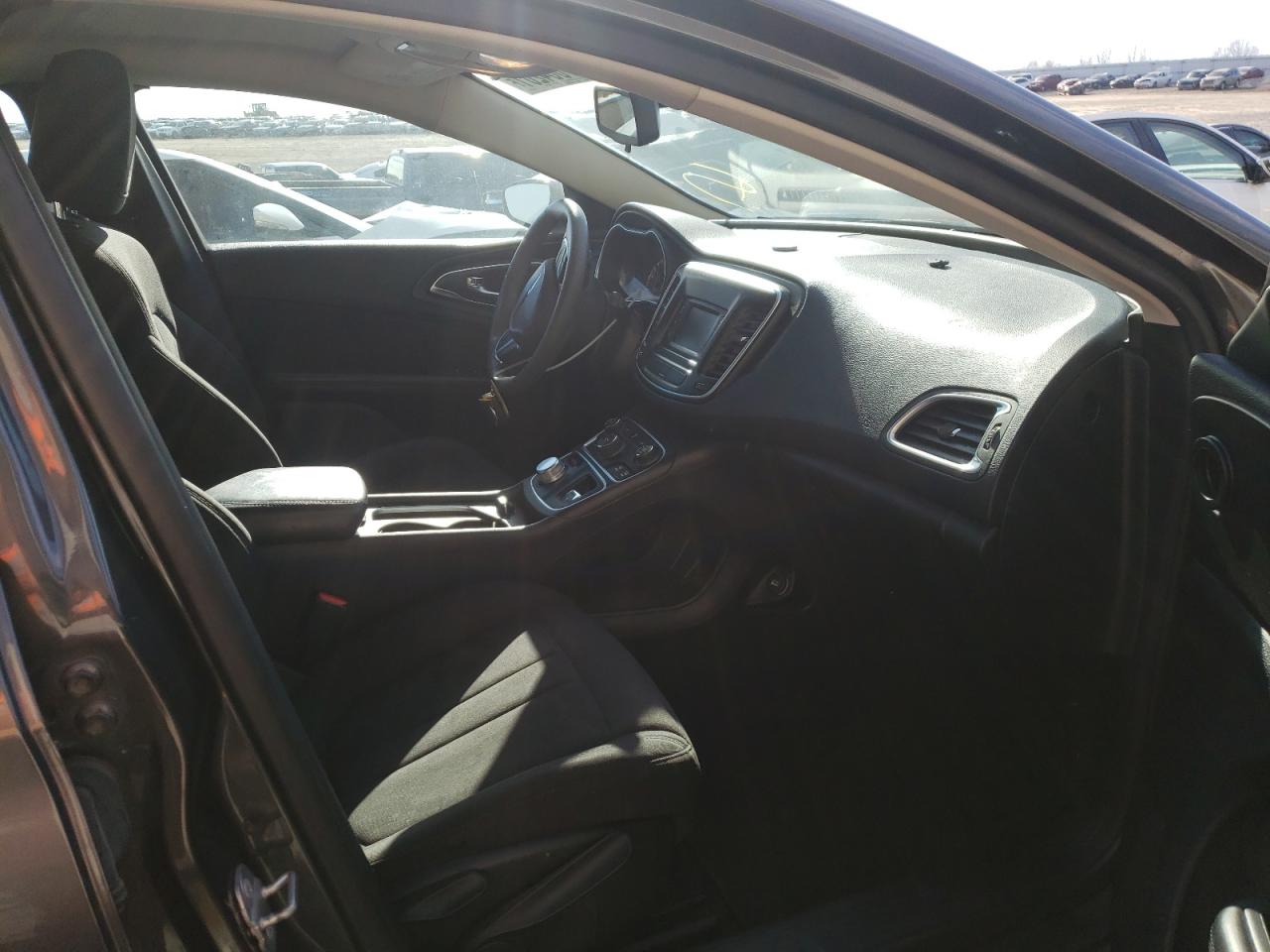Photo 5 from auction – 2015 CHRYSLER 200 LIMITE with VIN 1C3CCCAB3FN502815