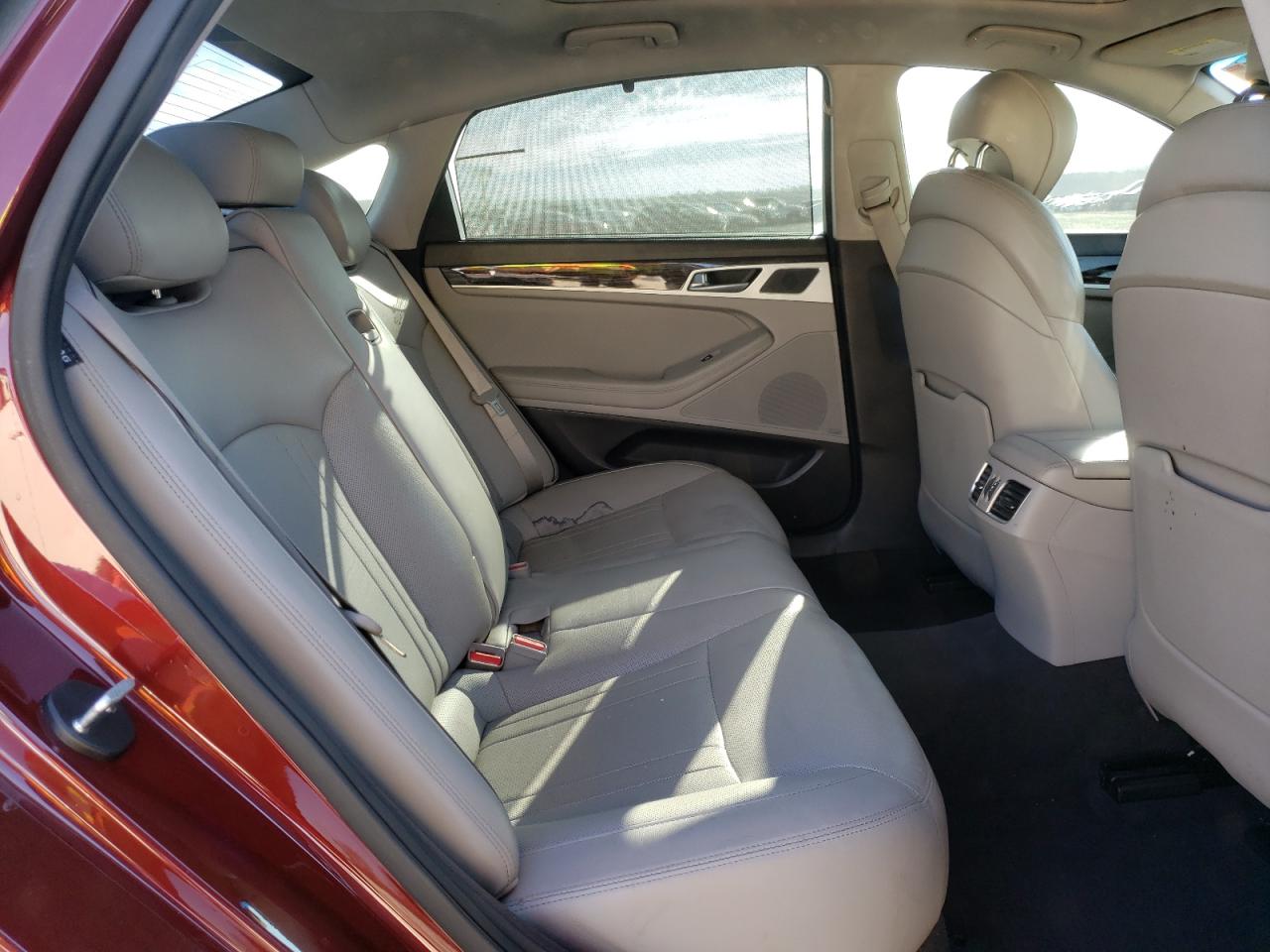 Photo 6 from auction – 2015 HYUNDAI GENESIS 3. with VIN KMHGN4JE3FU090954