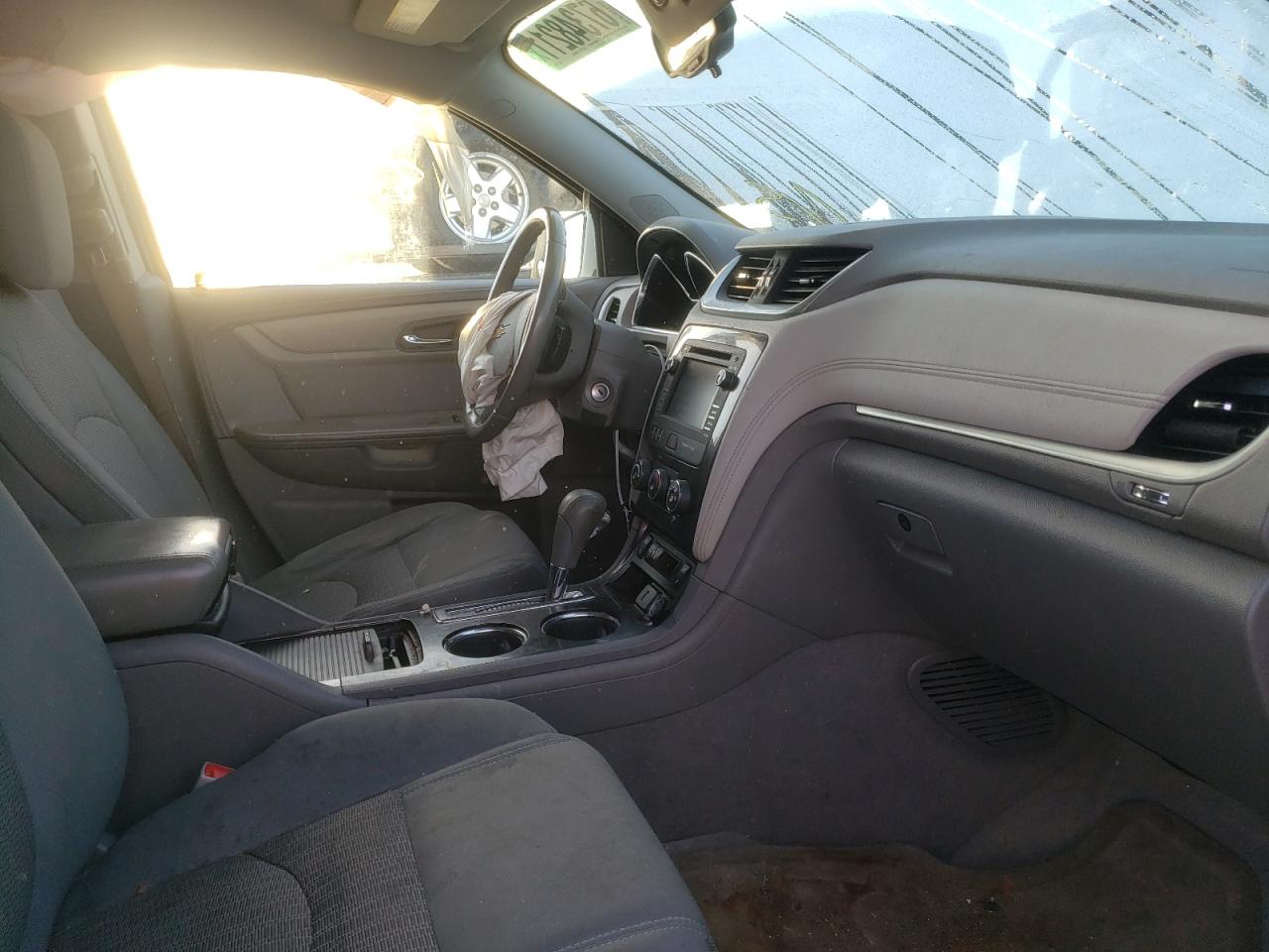 Photo 5 from auction – 2015 CHEVROLET TRAVERSE L with VIN 1GNKRGKD3FJ212344