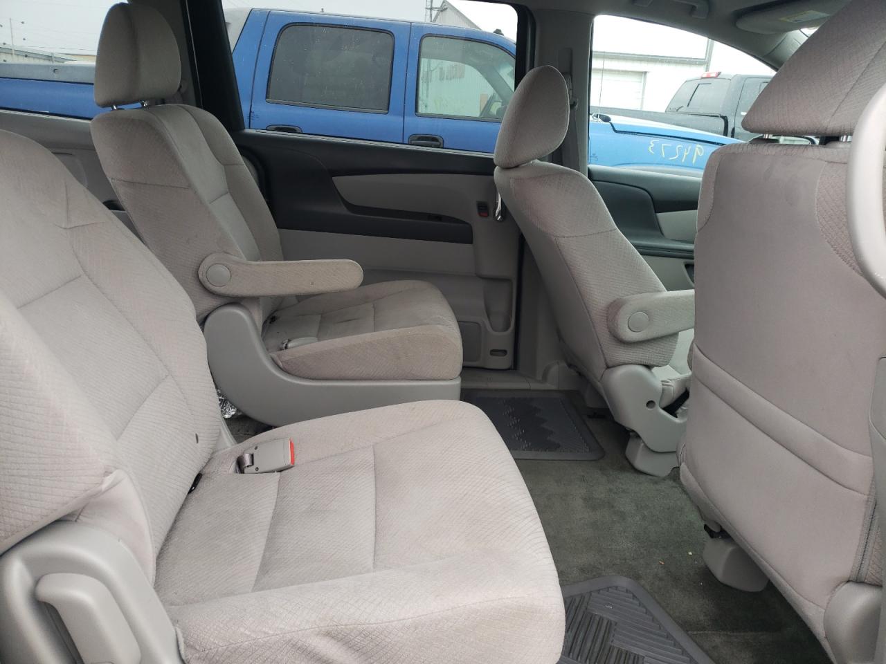 Photo 6 from auction – 2015 HONDA ODYSSEY LX with VIN 5FNRL5H28FB064718