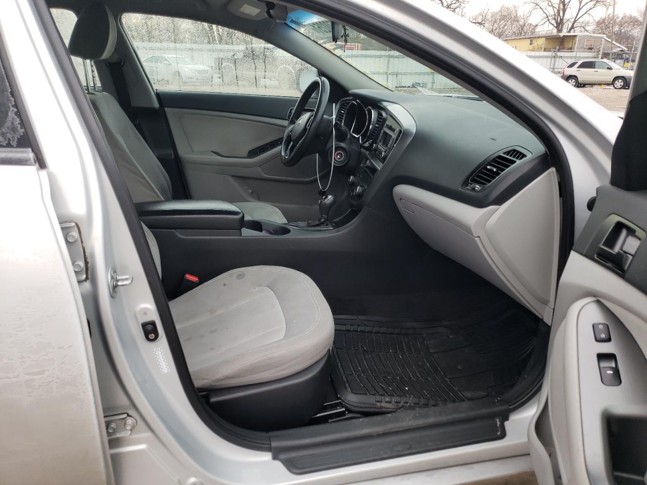 Photo 5 from auction – 2011 KIA OPTIMA LX with VIN KNAGM4A78B5110142