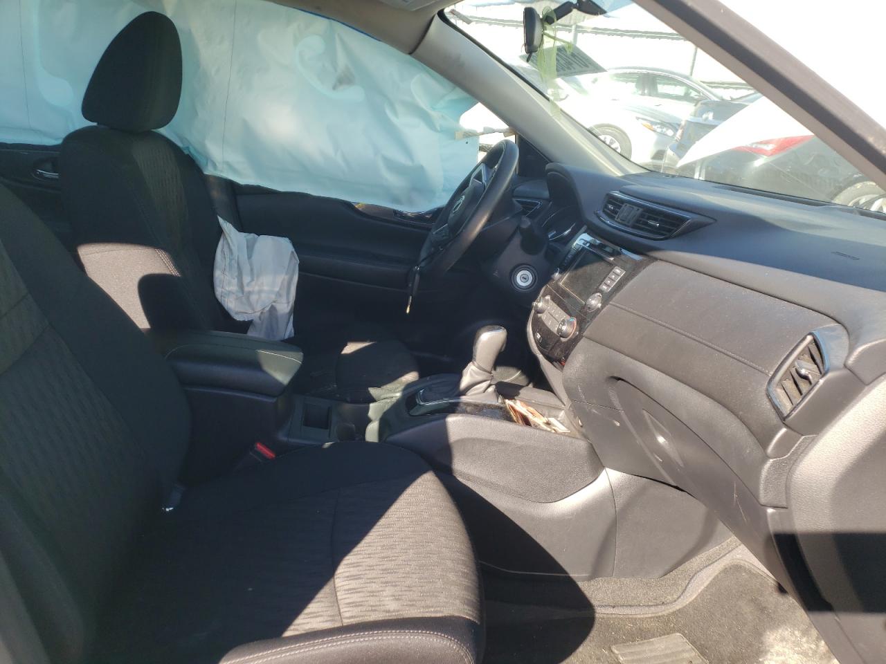 Photo 5 from auction – 2018 NISSAN ROGUE S with VIN 5N1AT2MT1JC774832