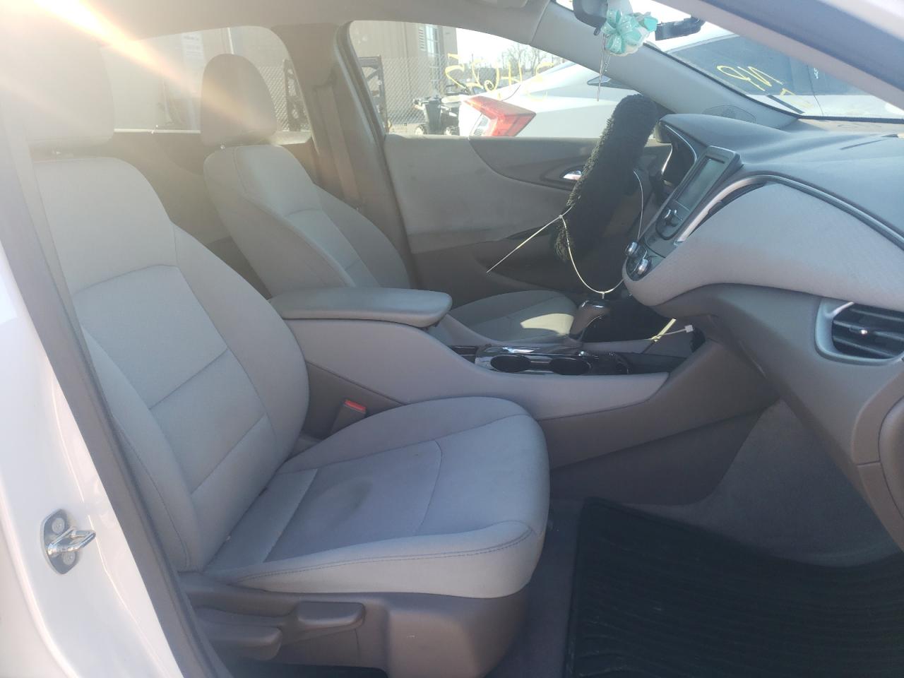Photo 5 from auction – 2018 CHEVROLET MALIBU LS with VIN 1G1ZB5ST3JF118458
