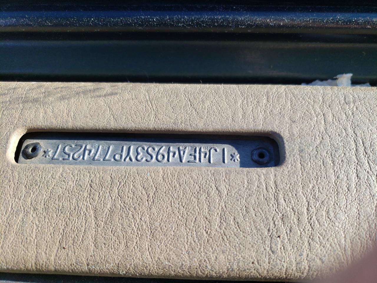 Photo 10 from auction – 2000 JEEP WRANGLER / with VIN 1J4FA49S3YP774257