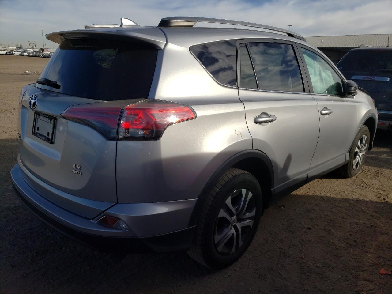 Photo 4 from auction – 2017 TOYOTA RAV4 LE with VIN 2T3BFREVXHW658030
