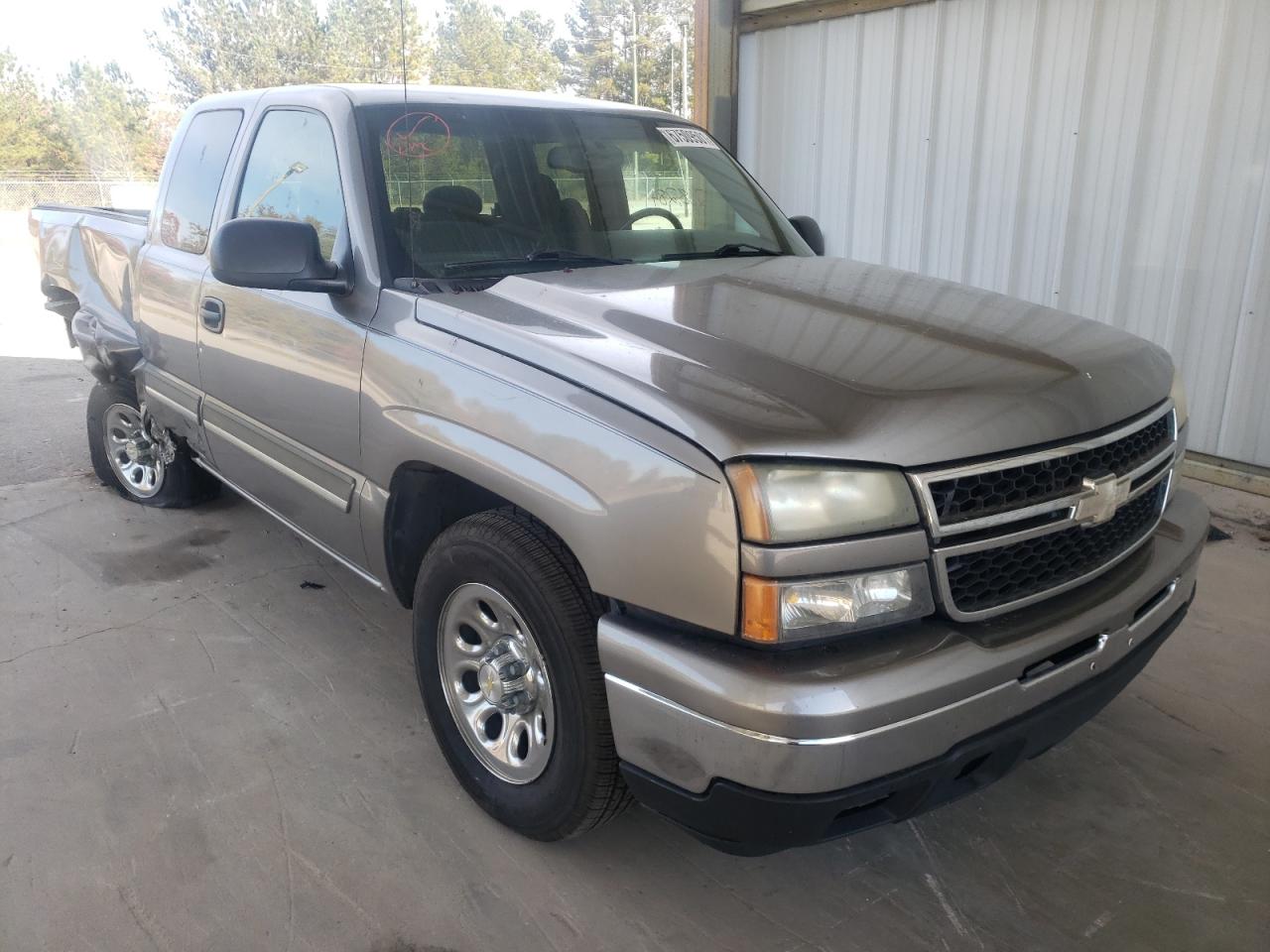 CHEVROLET SILVERADO 2006 with VIN 2GCEC19T161146257 - Photo from auction