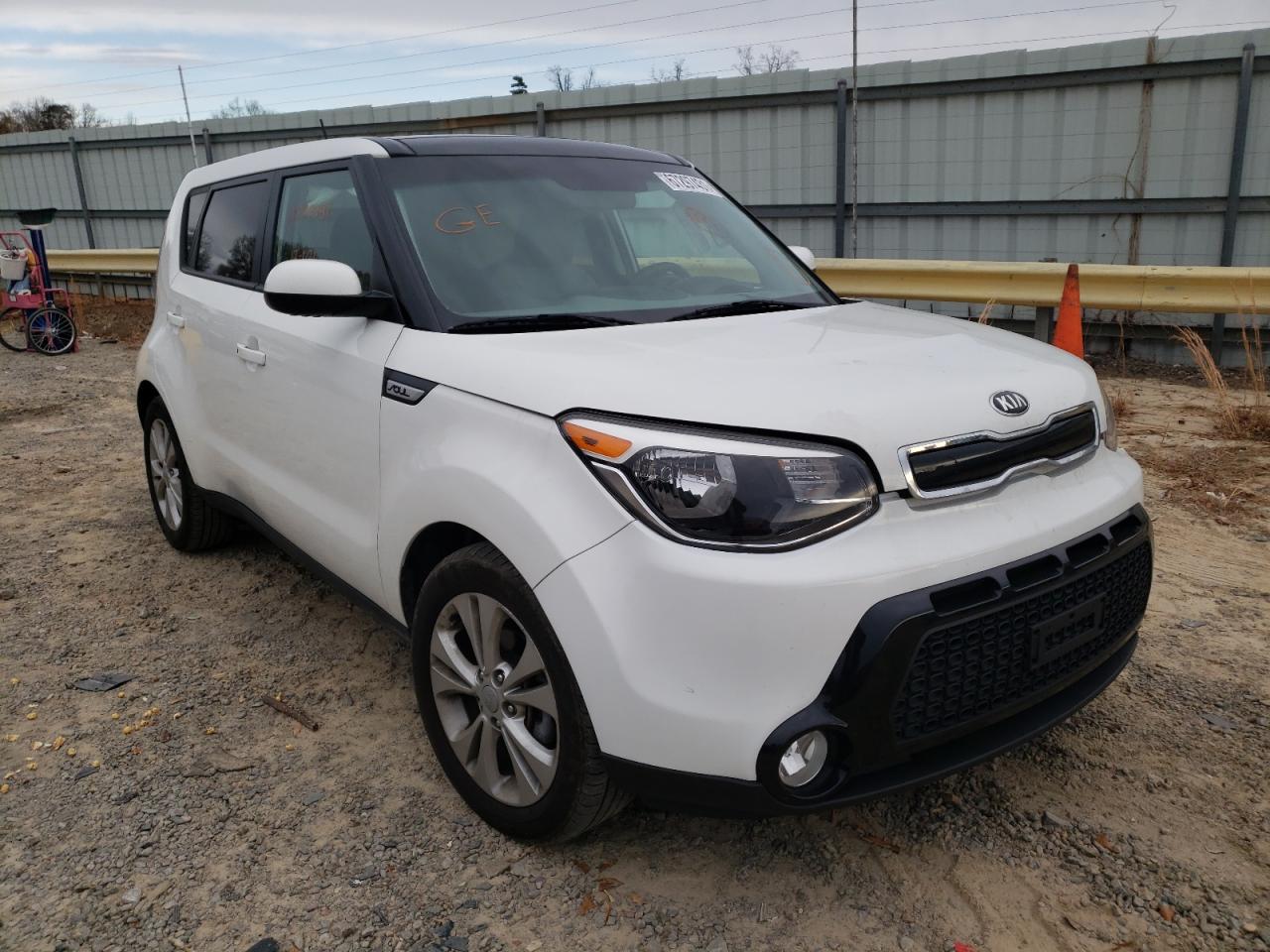 KIA SOUL + 2016 with VIN KNDJP3A55G7860120 - Photo from auction