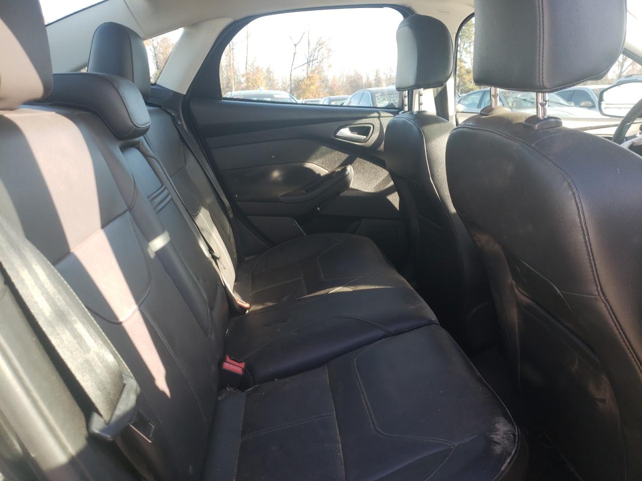 Photo 6 from auction – 2015 FORD FOCUS SE with VIN 1FADP3F2XFL319376