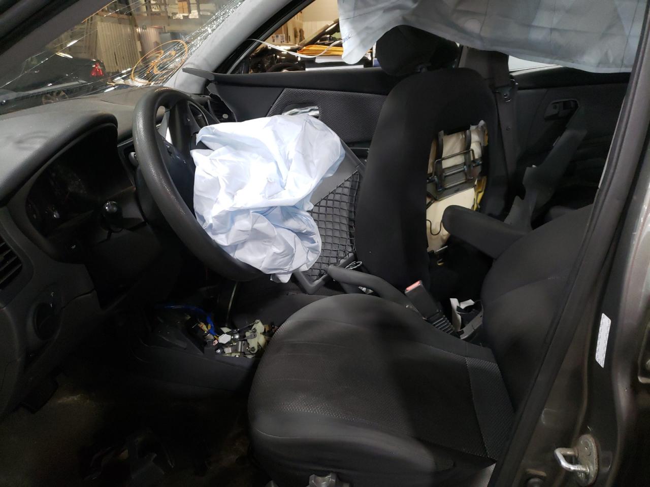 Photo 5 from auction – 2011 KIA RIO BASE with VIN KNADH4A3XB6922590