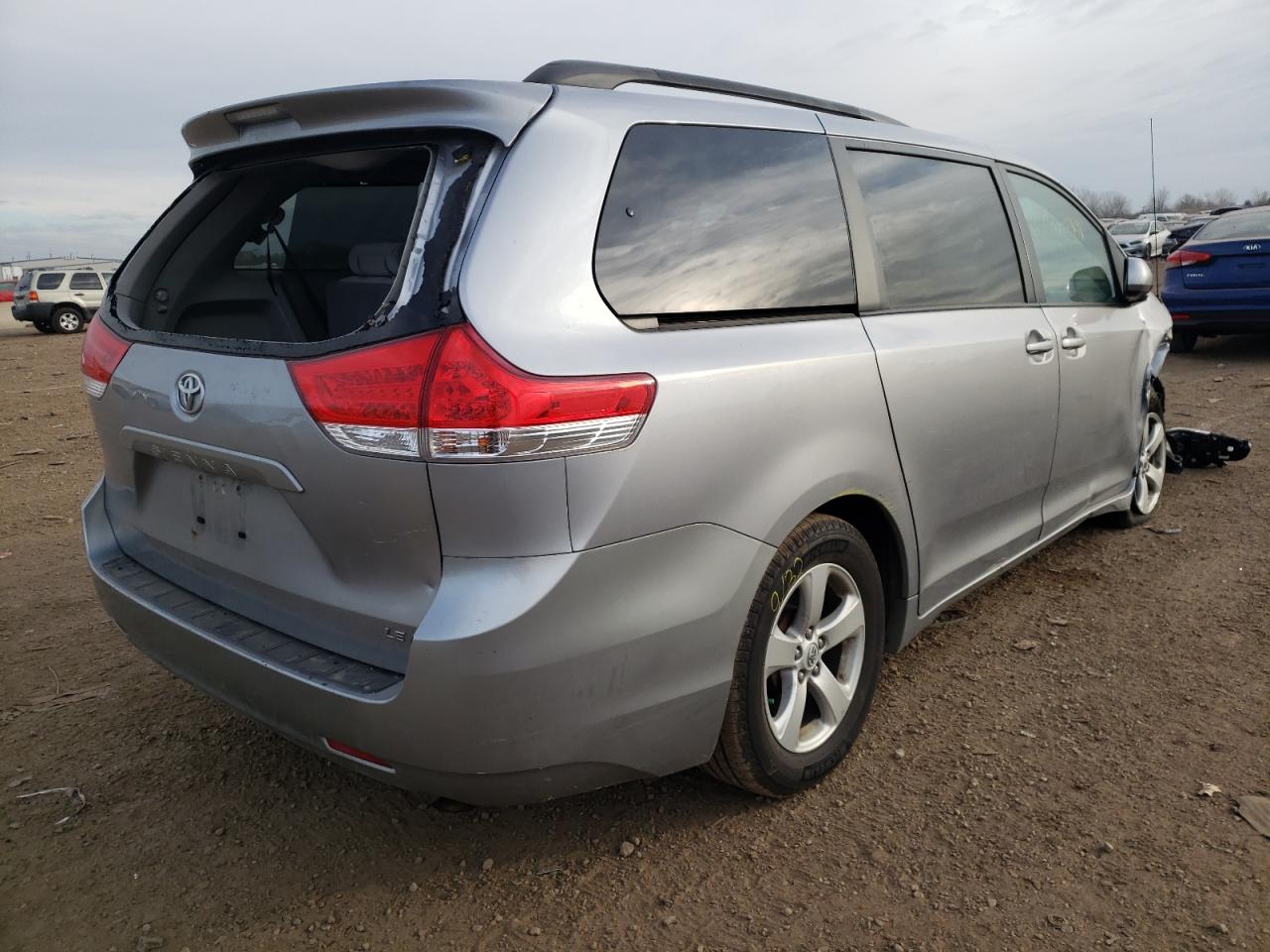 Photo 4 from auction – 2011 TOYOTA SIENNA LE with VIN 5TDKK3DC3BS013155