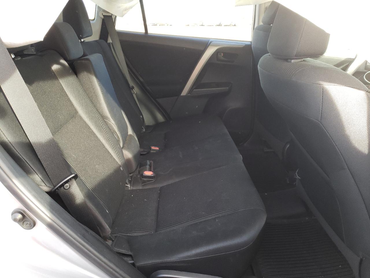 Photo 6 from auction – 2017 TOYOTA RAV4 LE with VIN 2T3BFREVXHW658030