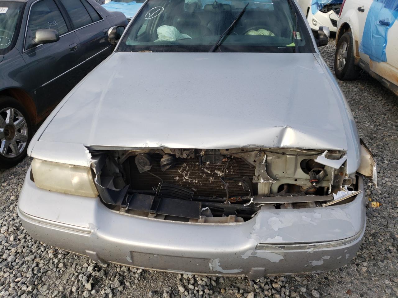 Photo 7 from auction – 2002 MERCURY GRAND MARQ with VIN 2MEFM75WX2X653782