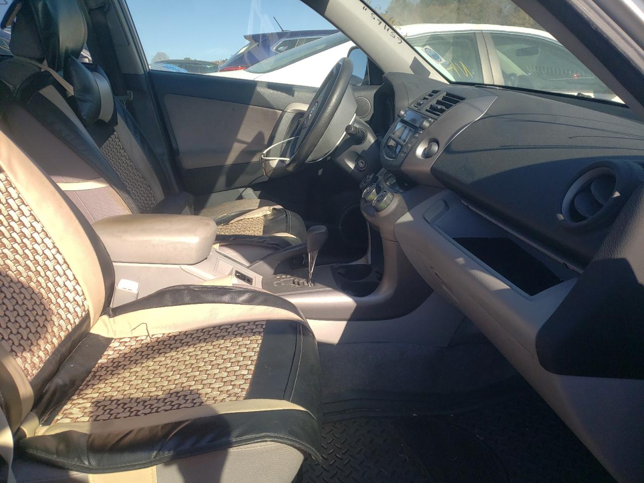 Photo 5 from auction – 2007 TOYOTA RAV4 with VIN JTMZD33V375041501