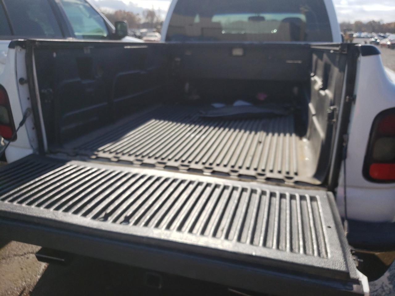 Photo 9 from auction – 2006 CHEVROLET SILVERADO with VIN 1GCEC19T35Z125609