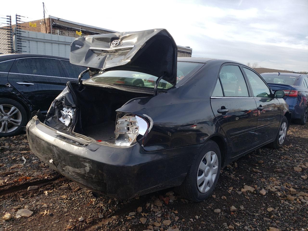 Photo 4 from auction – 2002 TOYOTA CAMRY LE with VIN 4T1BE32K82U102132