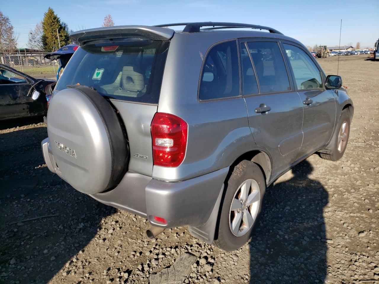 Photo 4 from auction – 2004 TOYOTA RAV4 with VIN JTEHD20V840028886