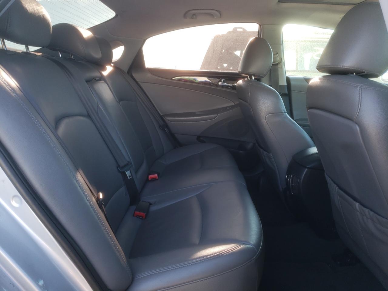 Photo 6 from auction – 2011 HYUNDAI SONATA SE with VIN 5NPEC4AC6BH061243