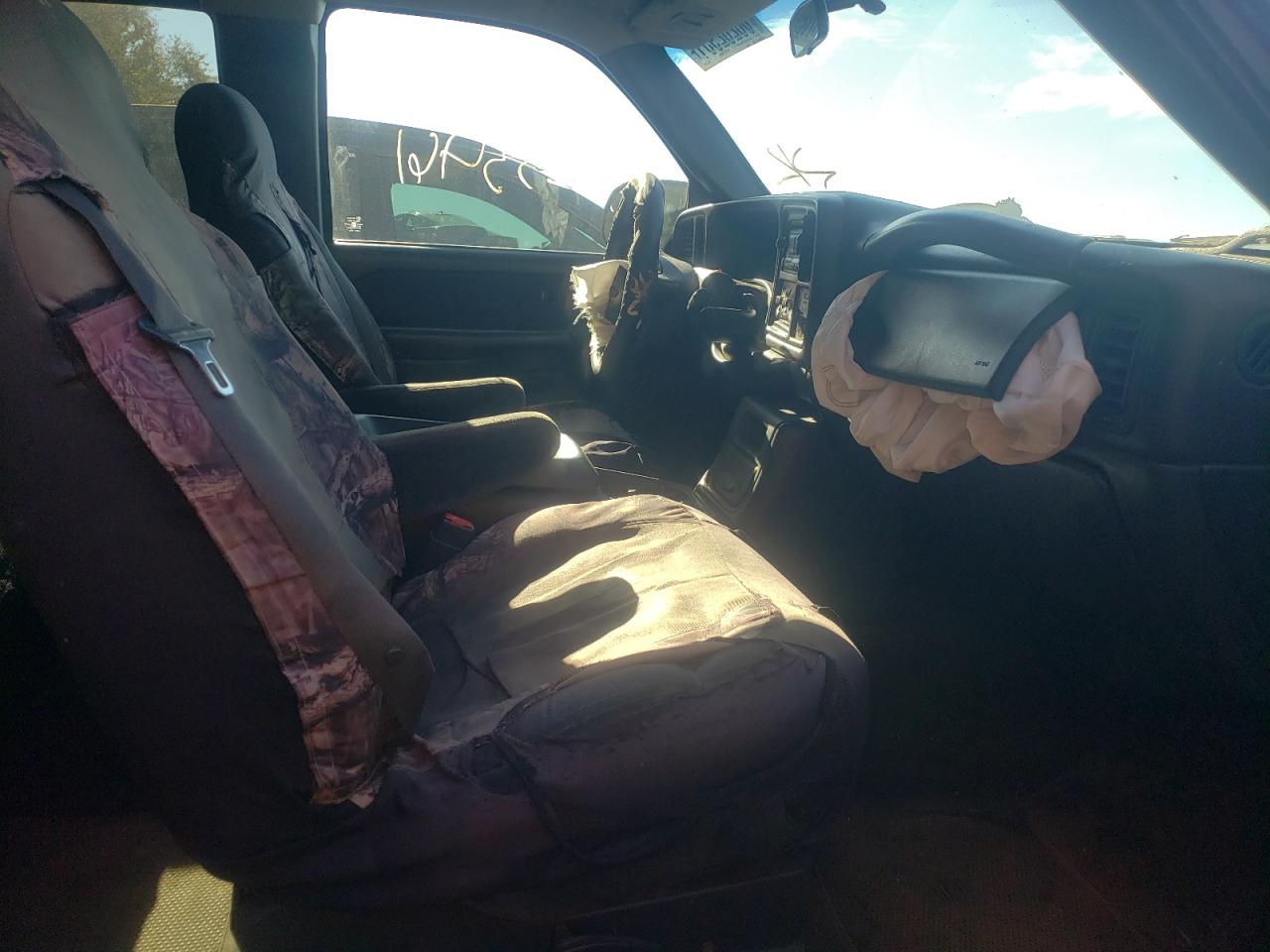 Photo 5 from auction – 2001 CHEVROLET SILVERADO with VIN 1GCHC29U41E275659