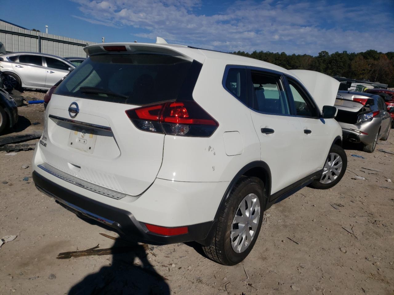 Photo 4 from auction – 2018 NISSAN ROGUE S with VIN 5N1AT2MT1JC774832
